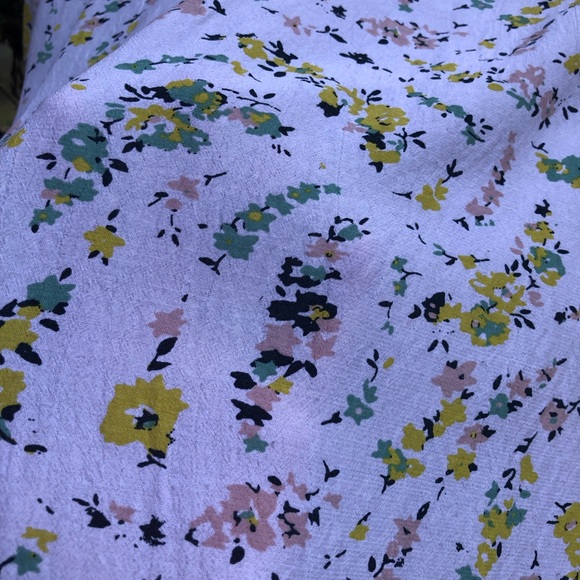 🦋 LUCKY BRAND SKYLAR PINTUCK FLORAL PRINT TOP! 🤩 - Picture 10 of 10